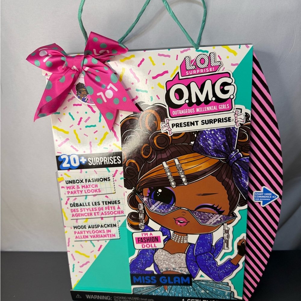 L.O.L. Surprise! O.M.G. Present Surprise with Pink and Blue Accents